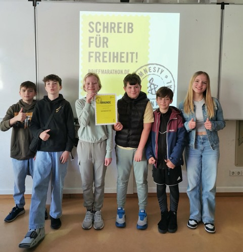 Erfolgreiche Teilnahme am Amnesty International Briefmarathon: Engagement unserer Schule für Menschenrechte