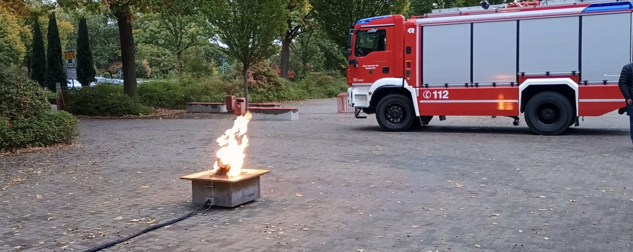 Feuerwehr zu Gast im Chemieunterricht